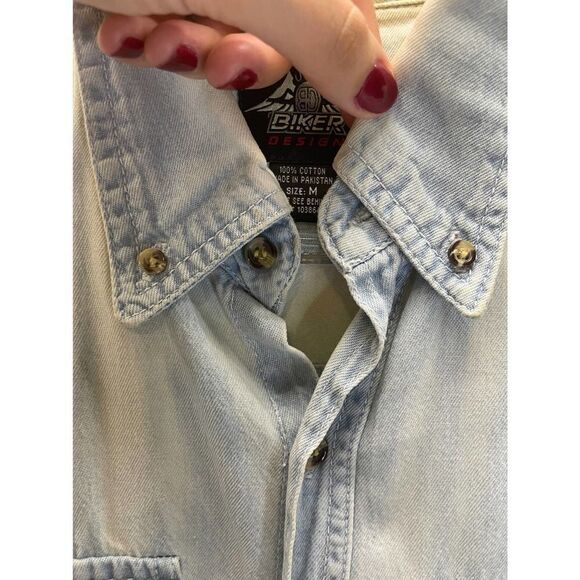 Biker Design Cut Off Light Wash Denim Shirt Graphic Skull Dogs Size Medium - Picture 5 of 10